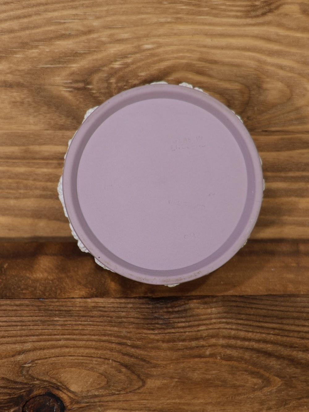 Round Lid Purple Jewelry Trinket Box With Grapevine Bas Reliefs Lilac Wedgwood - Picture 4 of 6